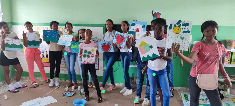 Taller de educación artística en Baní