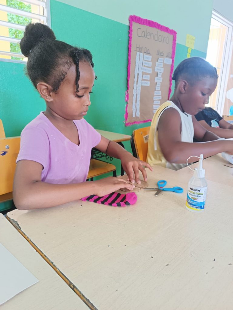 Taller de educación artística en Baní
