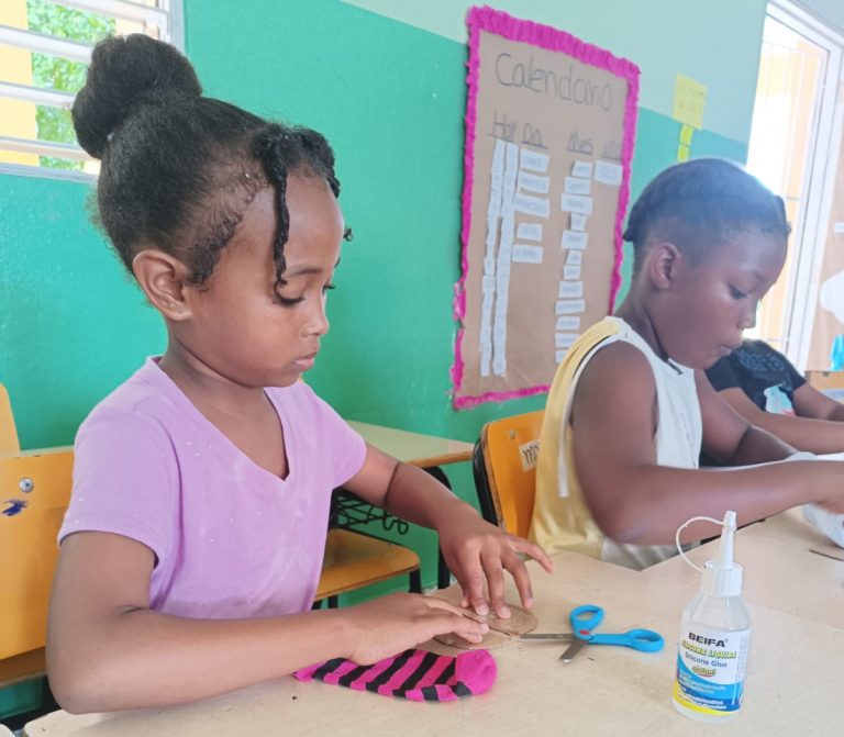 Taller de Educación Artística en Baní.