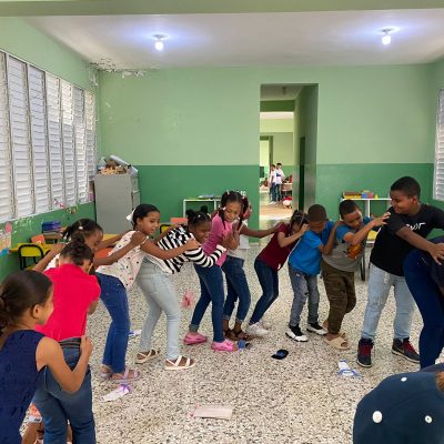 Taller de educación artística en Baní