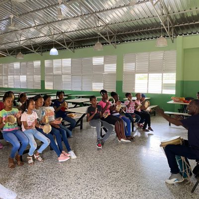 Taller de educación artística en Baní 41
