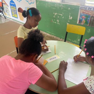 Taller de educación artística en Baní